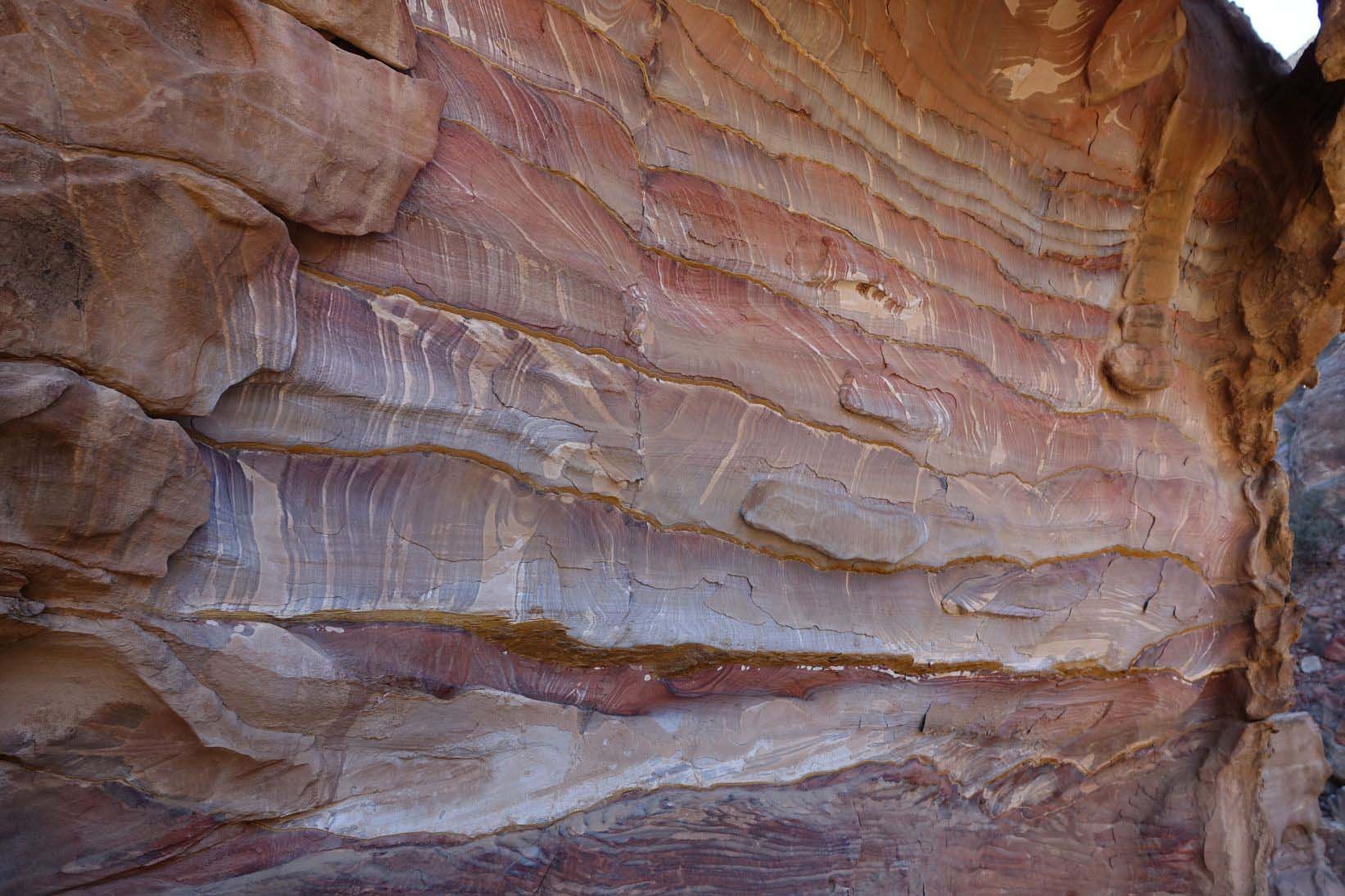 sedimentschichten in petra